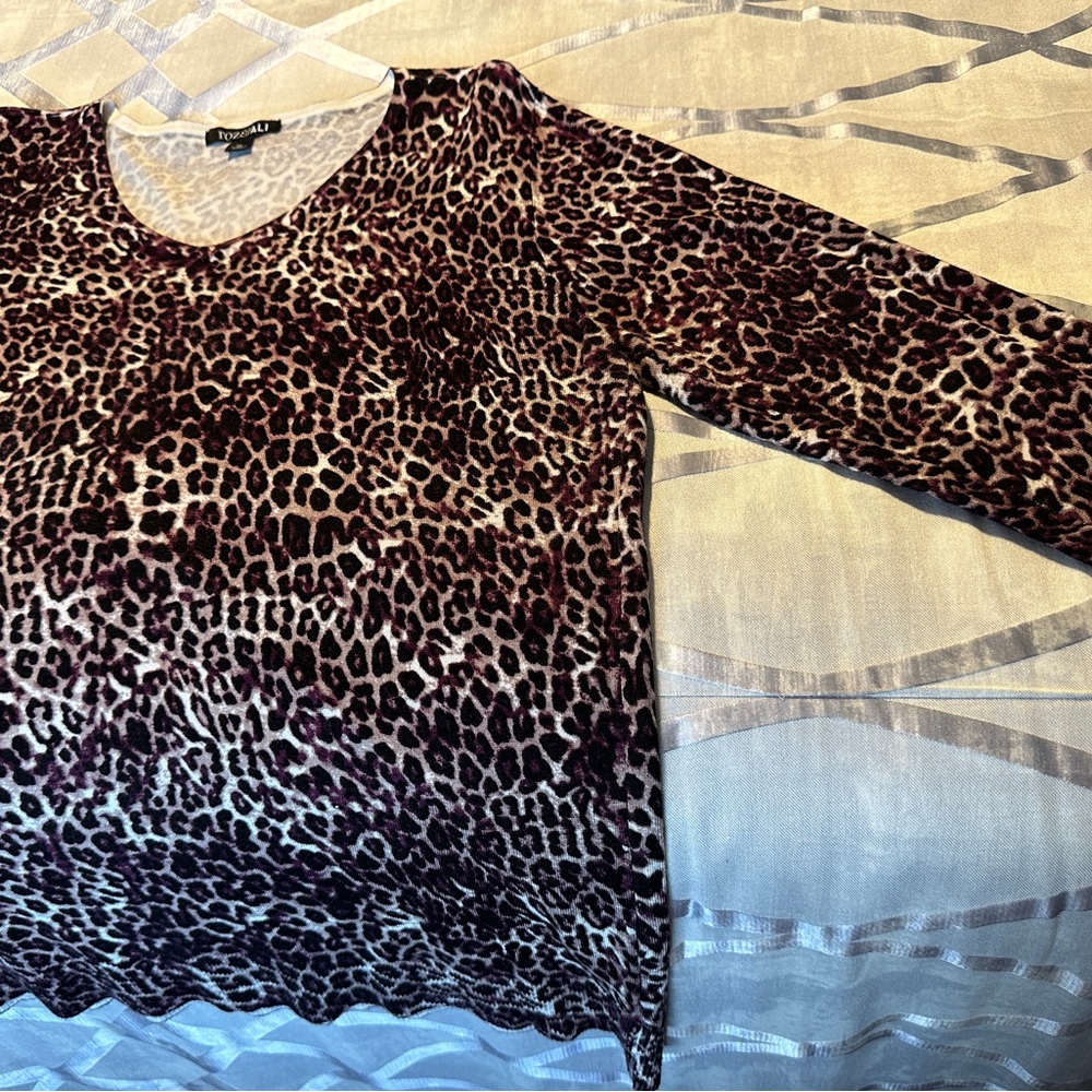 Leopard Print V-Neck Women's Top in Plum - Picture 3 of 7